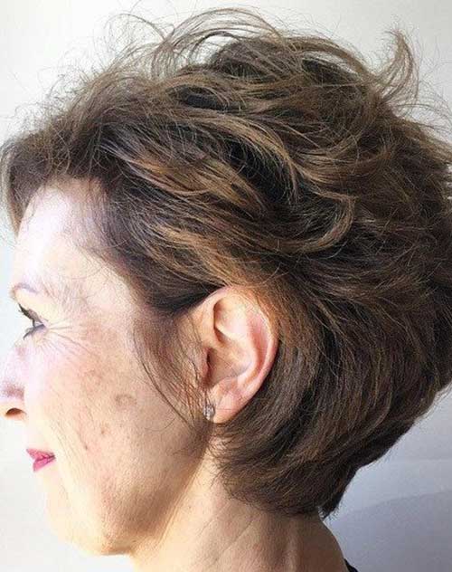 Short Haircuts for Women Over 50-7