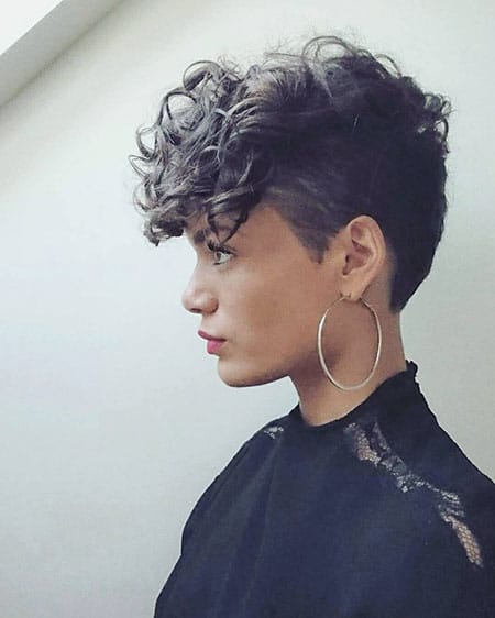 25 short haircuts for curly hair
