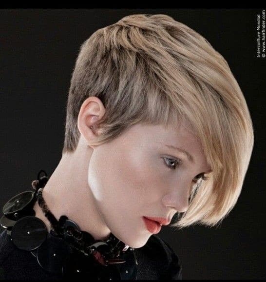 Asymmetric Short Haircut for Thick Hair