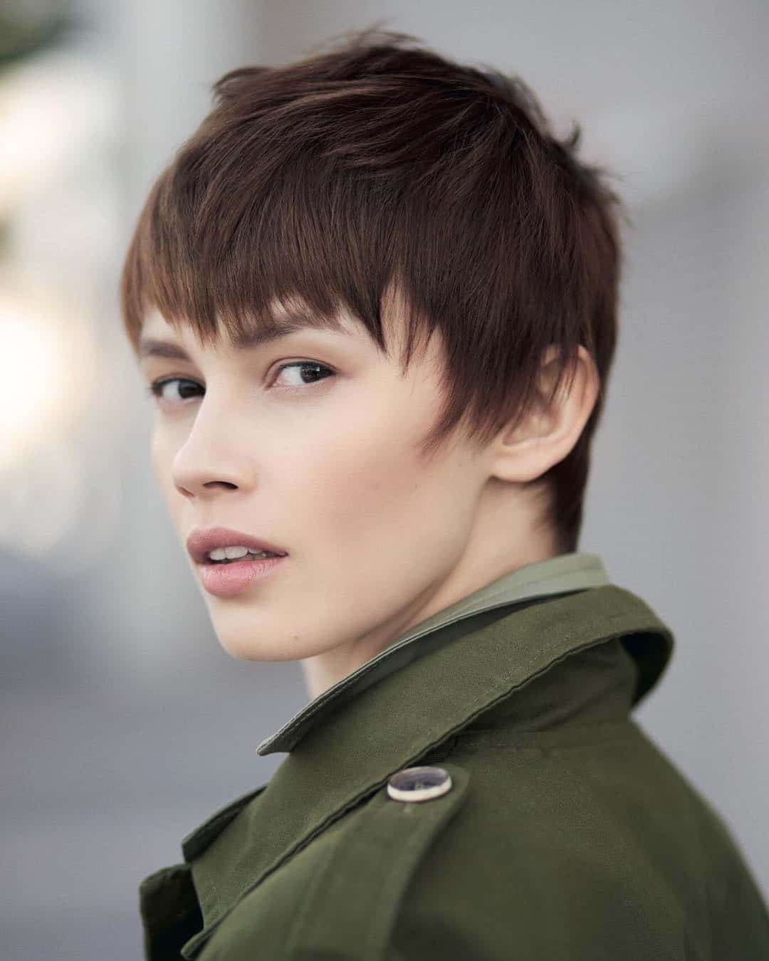 Good Short Haircuts For Round Faces And Thick Hair