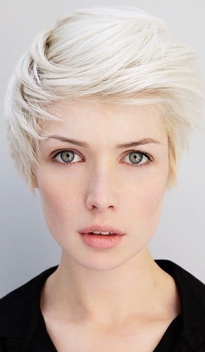 38 Short Layered Bob Haircuts with Side Swept Bangs That ...