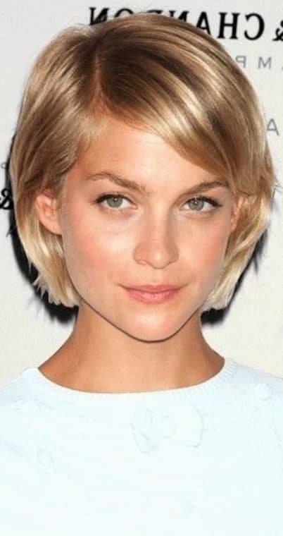 38 Short Layered Bob Haircuts With Side Swept Bangs That