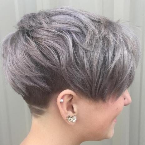 Round face short grey hairstyles
