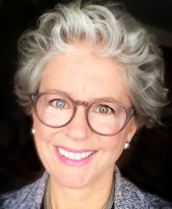 Short hairstyles for fine hair over 60 with glasses