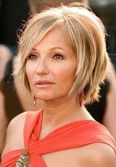 low maintenance hairstyles for 50 year old woman