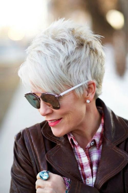 hort hairstyles for women over 60 with glasses