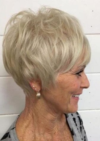 layered-hairstyles-for-older-women-over-40.