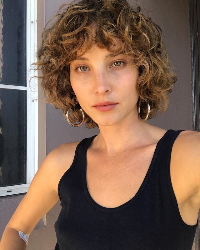 short-curly-hairstyles-for-naturally-curly-hair-over-50.